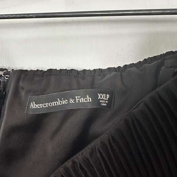 Abercrombie & Fitch Giselle Pleat Midi Dress - Picture 9 of 9
